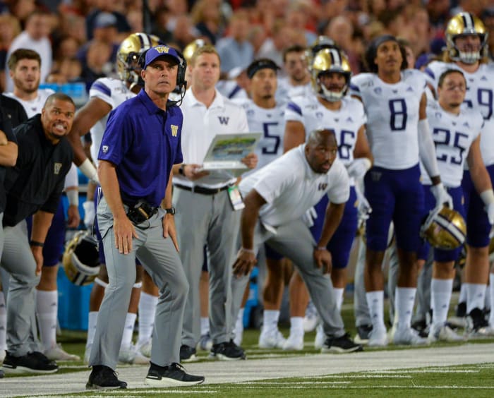 Tucson, AZ, USA; Washington Huskies head coach Chris Petersen looks to the scoreboard during the second half against the Arizona Wildcats at Arizona Stadium.